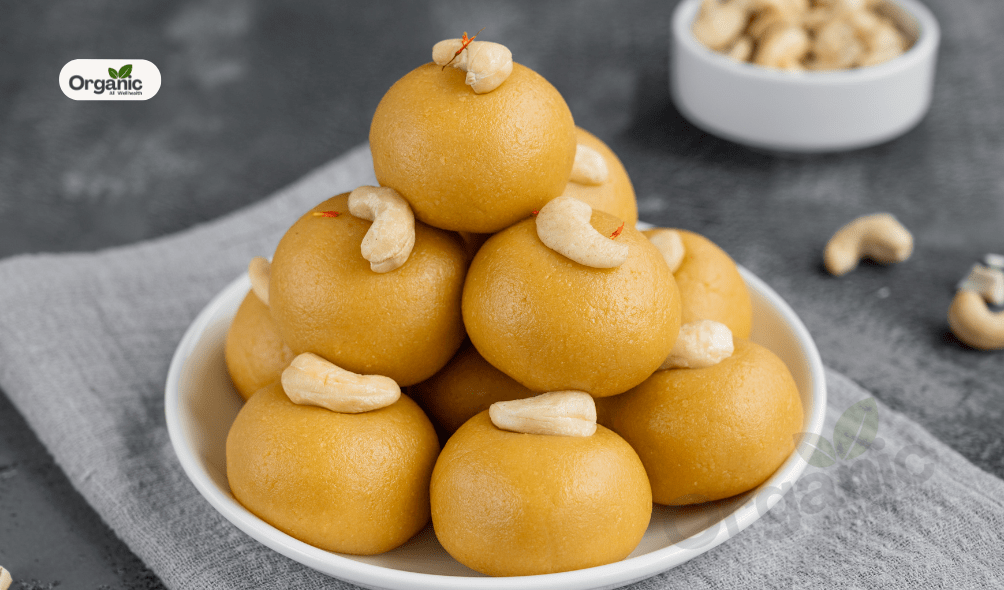 Popular Traditional Diwali Food 2025: बेसन के लड्डू (Besan Ladoo)