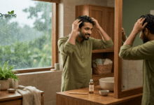 Hair Oiling Mistakes: मानसून में हेयर ऑयलिंग करते हुए पुरुष, हेयर फॉल से बचाव के टिप्स
