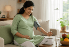 Preeclampsia Prevention के लिए घर पर ब्लड प्रेशर चेक करती गर्भवती महिला