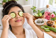 Dark Circles Under Eyes के लिए खीरा, गुलाब जल और एलोवेरा जैसे प्राकृतिक घरेलू उपाय