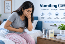 Vomiting (उल्टी) से परेशान व्यक्ति ORS और पानी के साथ आराम करते हुए।